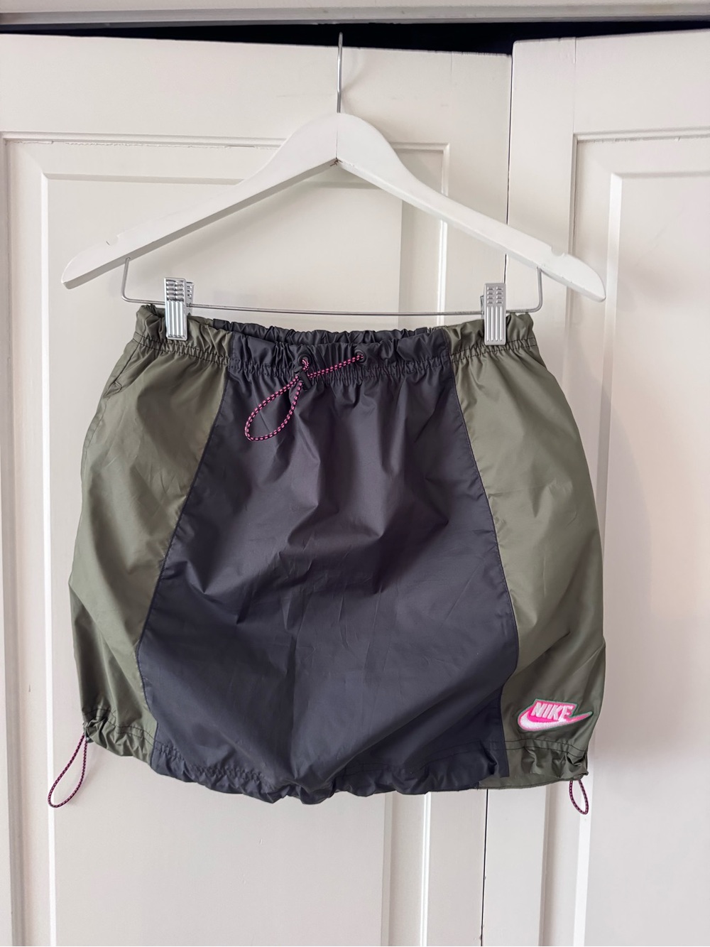 Nike Women’s Olive & Charcoal Active Skirt with Pink Accents